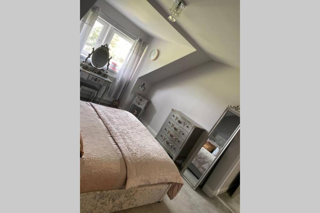 Alcantara- Modern Home With Hot Tub- Sleeps 10 Cromdale Экстерьер фото