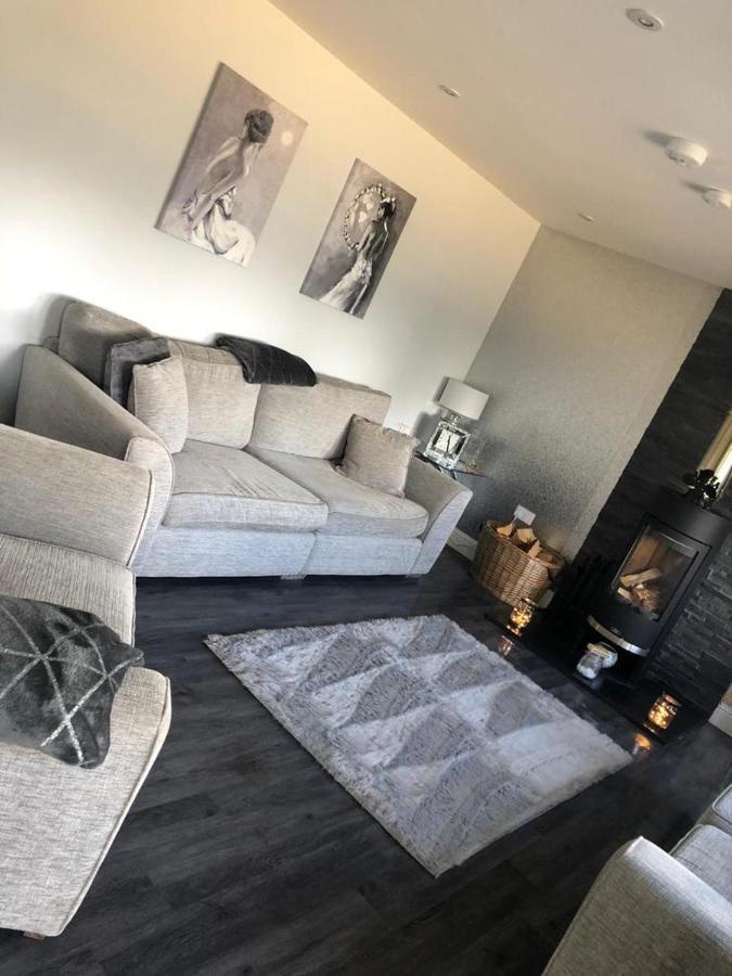 Alcantara- Modern Home With Hot Tub- Sleeps 10 Cromdale Экстерьер фото